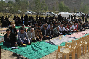 مراسم تجلیل از خانواده معظم شهدای شهرستان لار در روز 22 اسفند
