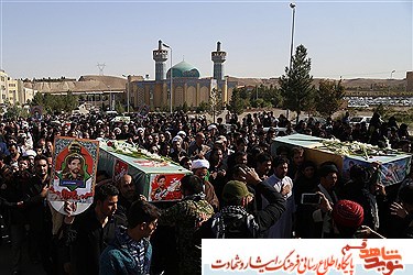 پیکر ۵ شهید مدافع حرم در قم تشییع شد پیکر ۵ شهید مدافع حرم در قم تشییع شد
