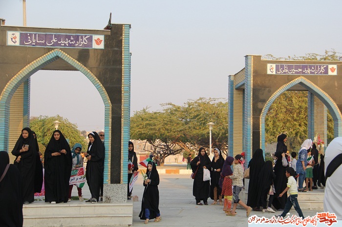 گلباران گلزار ملکوتی شهدای بندرعباس در آئین گلباران گلزار ملکوتی شهدای بندرعباس در آئین