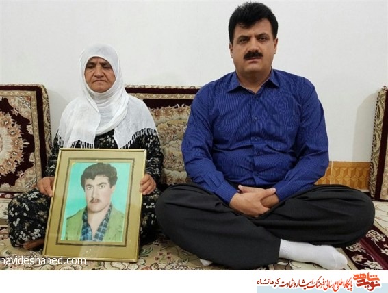 ۲۹ سال انتظار مادر شهید علی اشرف احمدی/آرزوی شهید اهل سنت برای دفاع از حرم اهل بیت (ع) ۲۹ سال انتظار مادر شهید علی اشرف احمدی/آرزوی شهید اهل سنت برای دفاع از حرم اهل بیت (ع)