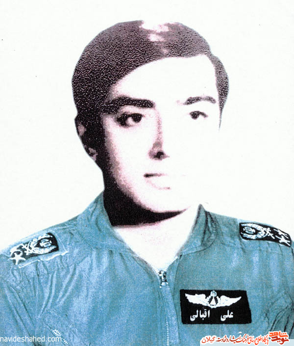 جوان ترین استاد خلبان نیروی هوایی ارتش ایران/خلبانی گیلانی که تنها نیمی از پیکرش به کشور بازگشت جوان ترین استاد خلبان نیروی هوایی ارتش ایران/خلبانی گیلانی که تنها نیمی از پیکرش به کشور بازگشت