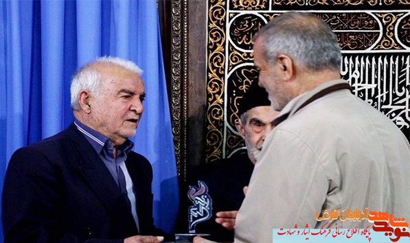 تصاویر/ تجلیل از مقام 4 خانواده سه شهیده در نماز جمعه تبریز تصاویر/ تجلیل از مقام 4 خانواده سه شهیده در نماز جمعه تبریز