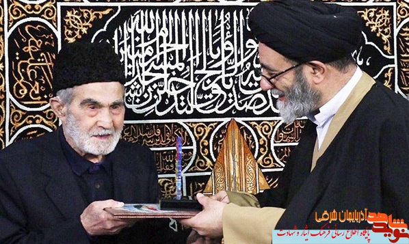 تصاویر/ تجلیل از مقام 4 خانواده سه شهیده در نماز جمعه تبریز تصاویر/ تجلیل از مقام 4 خانواده سه شهیده در نماز جمعه تبریز