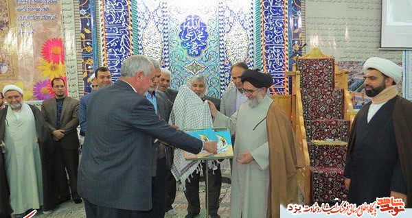 از کتاب «مسیر سعادت» اثر نویسنده ابرکوهی رونمایی شد+ عکس از کتاب «مسیر سعادت» اثر نویسنده ابرکوهی رونمایی شد+ عکس