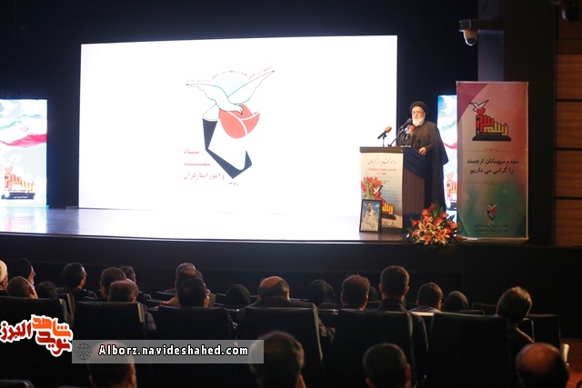 جشنواره رسم سرخ جولانگاه کسانی بود که ایثار را به تصویر کشیدند جشنواره رسم سرخ جولانگاه کسانی بود که ایثار را به تصویر کشیدند
