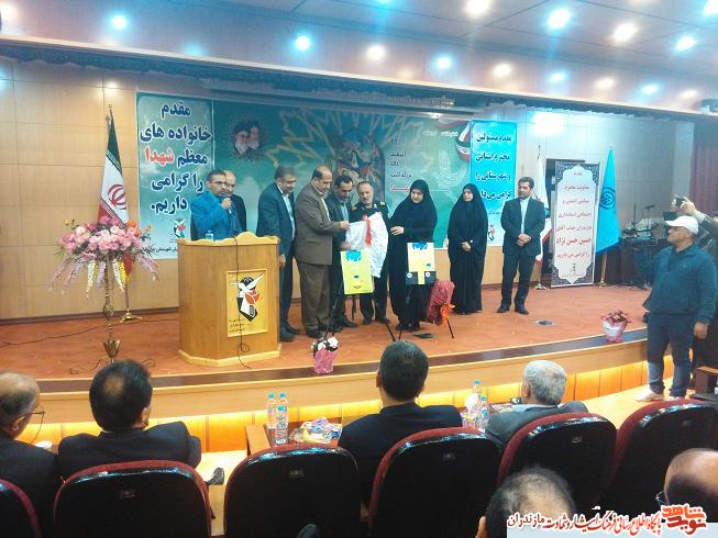 مراسم تجليل از خانواده هاى شهدا در سارى برگزار شد مراسم تجليل از خانواده هاى شهدا در سارى برگزار شد