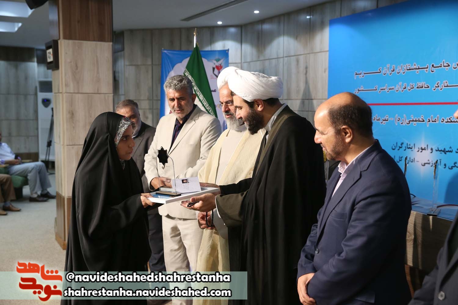 تجلیل از جوانترین و باتجریه ترین حافظان قرآن کریم تجلیل از جوانترین و باتجریه ترین حافظان قرآن کریم
