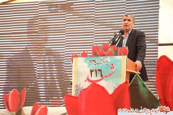 شهیدان جان خود را تقدیم کردند تا ما در پیچ و خم روزگار راه خود را گم نکنیم شهیدان جان خود را تقدیم کردند تا ما در پیچ و خم روزگار راه خود را گم نکنیم