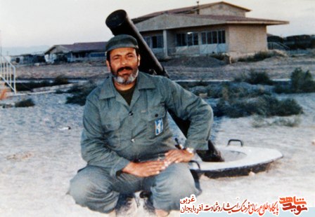 توصیه پاسداری که گوش به فرمان امام و امت باشید