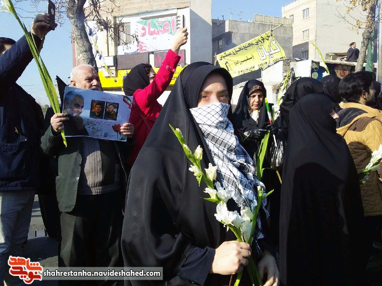 دلی که از مراسم بدرقه شهدا جدا نمی شد! دلی که از مراسم بدرقه شهدا جدا نمی شد!