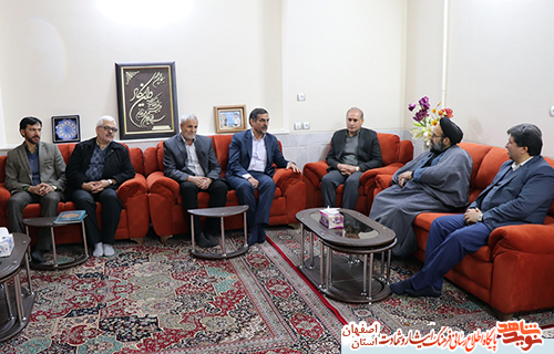 دیدار امام جمعه شهرضا با جانبازان و خانوادههای شهدا دیدار امام جمعه شهرضا با جانبازان و خانوادههای شهدا