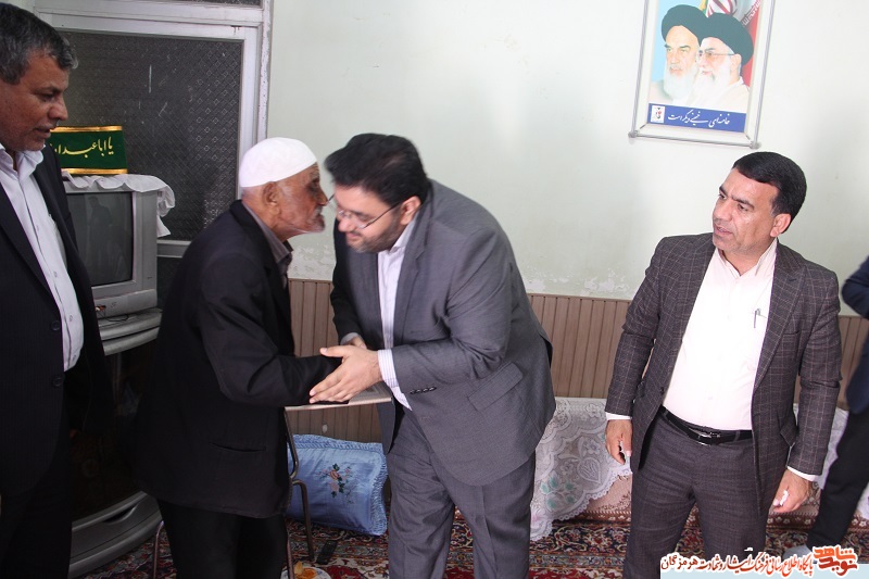 مدیر کل بنیاد شهید و امور ایثارگران هرمزگان با خانواده شهدا دیداری تازه کرد مدیر کل بنیاد شهید و امور ایثارگران هرمزگان با خانواده شهدا دیداری تازه کرد