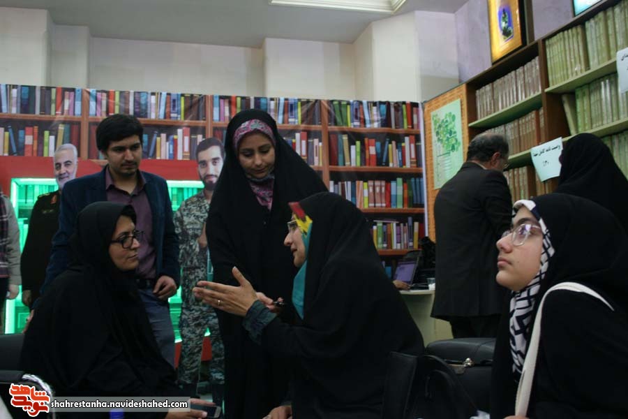 یکی از راههای ارتباط با نسل حاضر «گرافیک» کتابهای حوزه ایثار و شهادت است یکی از راههای ارتباط با نسل حاضر «گرافیک» کتابهای حوزه ایثار و شهادت است
