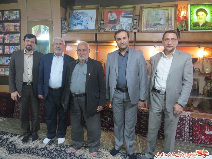 دیدار مدیر کل اسناد و انتشارات بنیاد شهید با پدر شهید کیانی دیدار مدیر کل اسناد و انتشارات بنیاد شهید با پدر شهید کیانی