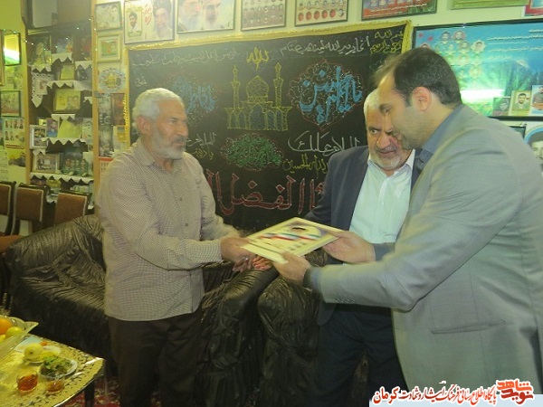 دیدار مدیر کل اسناد و انتشارات بنیاد شهید با پدر شهید «مهدی باقری کارگر»+ عکس دیدار مدیر کل اسناد و انتشارات بنیاد شهید با پدر شهید «مهدی باقری کارگر»+ عکس