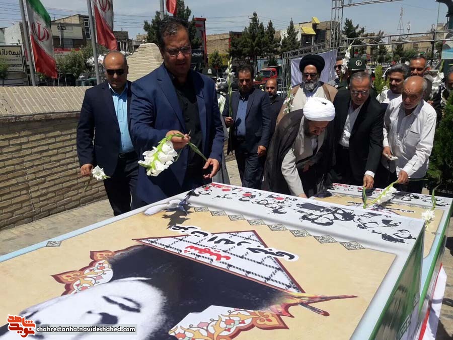 قرچک/ گلباران محل شهادت شهدای 15 خرداد 42 قرچک/ گلباران محل شهادت شهدای 15 خرداد 42