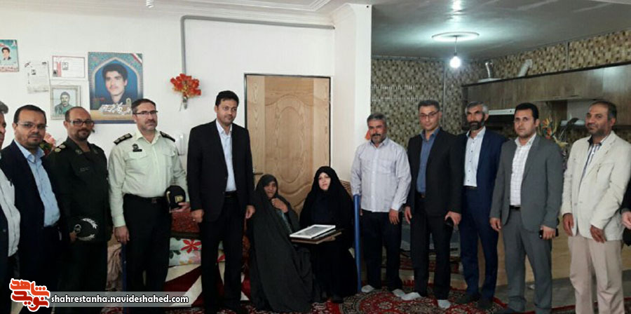 دیدار مسئولان شهرستان ملارد با خانواده های «شهدای روستای بیدگنه» دیدار مسئولان شهرستان ملارد با خانواده های «شهدای روستای بیدگنه»