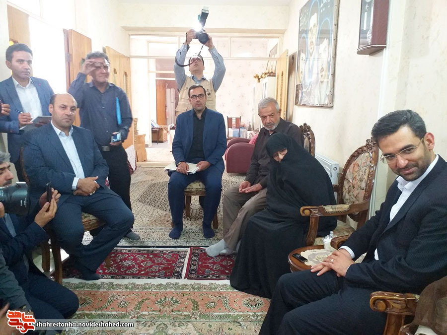 دیدار وزیر ارتباطات و فناوری اطلاعات با خانواده شهیدان «جنیدی جعفری» دیدار وزیر ارتباطات و فناوری اطلاعات با خانواده شهیدان «جنیدی جعفری»