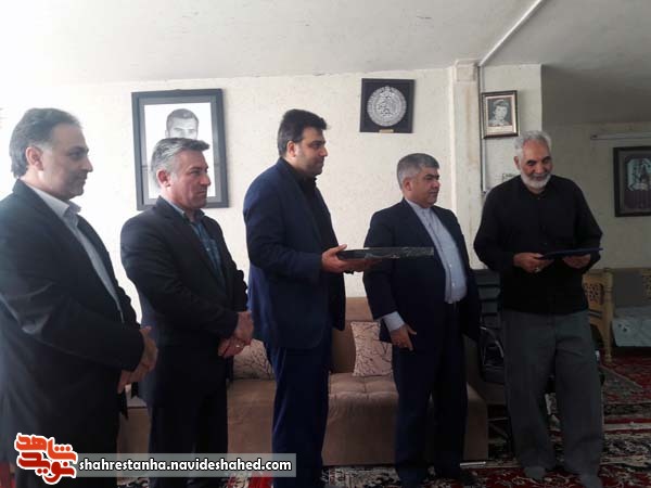 عکس| دیدار مسئولان اسلامشهر با خانواده شهید مدافع حرم «محمود شفیعی» عکس| دیدار مسئولان اسلامشهر با خانواده شهید مدافع حرم «محمود شفیعی»