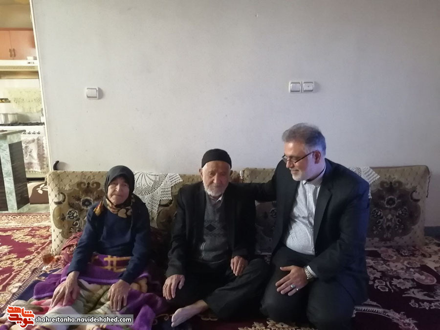 دیدار رئیس بنیاد شهید فیروزکوه با والدین شهید دیدار رئیس بنیاد شهید فیروزکوه با والدین شهید