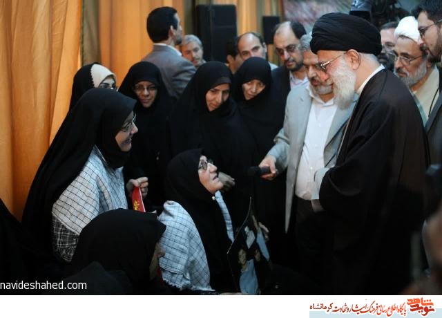 زخم بر تن و صبر در دل مادر سه شهید زخم بر تن و صبر در دل مادر سه شهید