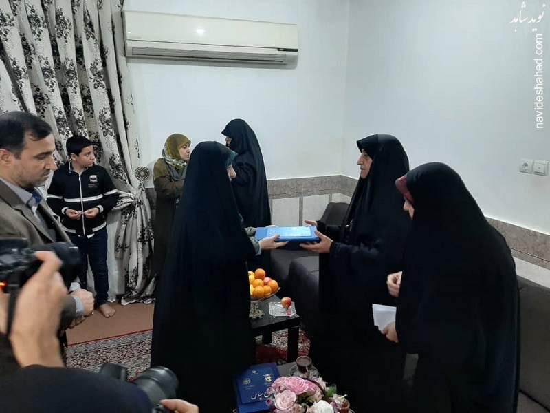 دیدار معاون رییس جمهور با خانواده شهیدمدافع حرم حسین معماری دیدار معاون رییس جمهور با خانواده شهیدمدافع حرم حسین معماری