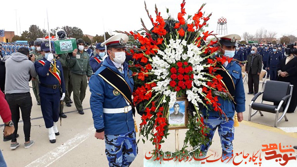گزارش تصویری| تشییع پیکر شهید بیک محمدی در پایگاه هوایی شهید نوژه گزارش تصویری| تشییع پیکر شهید بیک محمدی در پایگاه هوایی شهید نوژه