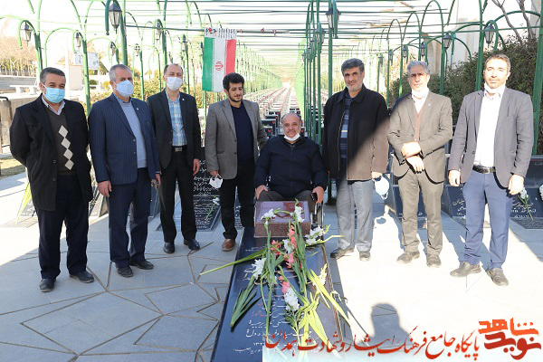 گزارش تصویری| گلزار شهدای همدان غبارروبی و عطرافشانی شد گزارش تصویری| گلزار شهدای همدان غبارروبی و عطرافشانی شد