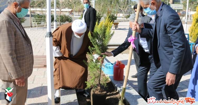 مراسم کاشت نهال به یاد شهدا به مناسبت روز بزرگداشت شهدا و هفته درختکاری