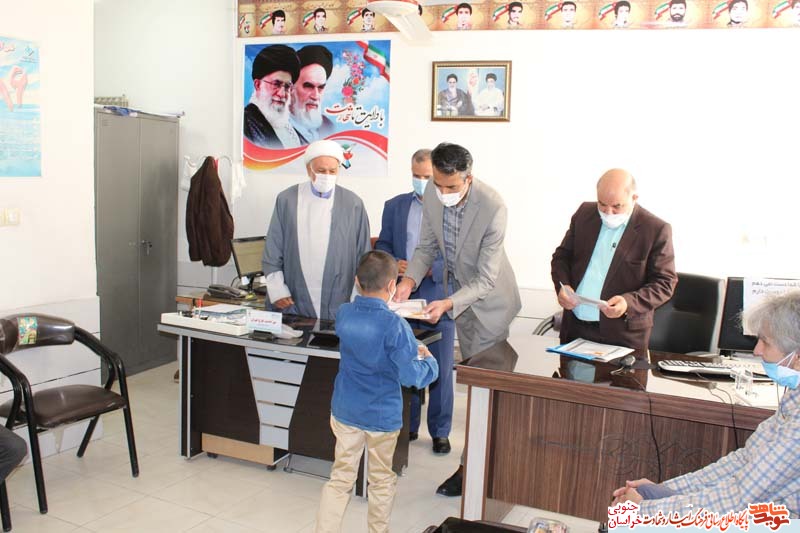 از دانش آموزان ممتاز شاهد و ایثارگر شهرستان بشرویه تجلیل شد از دانش آموزان ممتاز شاهد و ایثارگر شهرستان بشرویه تجلیل شد
