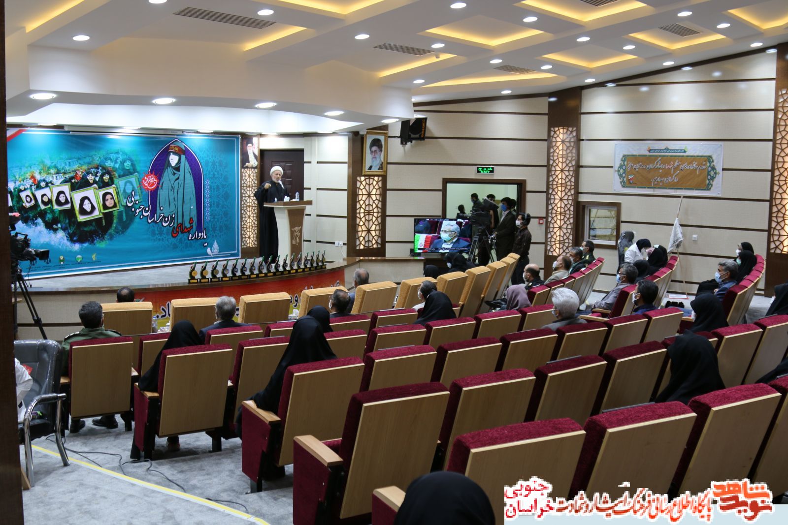 باید بر رفتار غیورانه زنان ارزش نهاد
