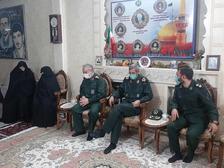 سردار فدوی با مادر چهارشهید شهرستان پیشوا دیدار کرد