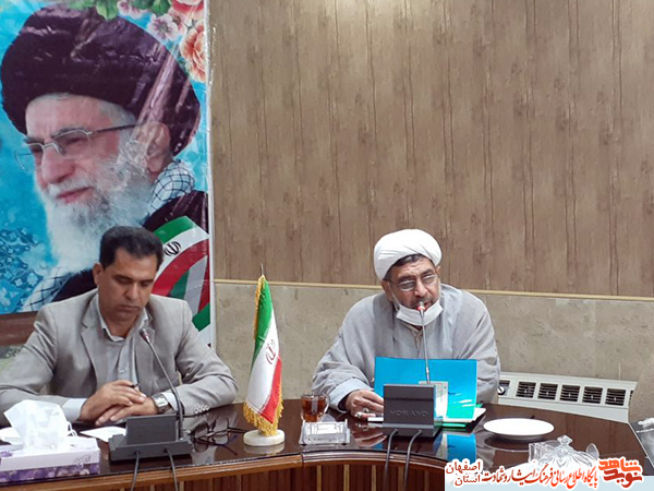 تکریم و تجلیل خانواده های صبور شهدا یک وظیفه است تکریم و تجلیل خانواده های صبور شهدا یک وظیفه است
