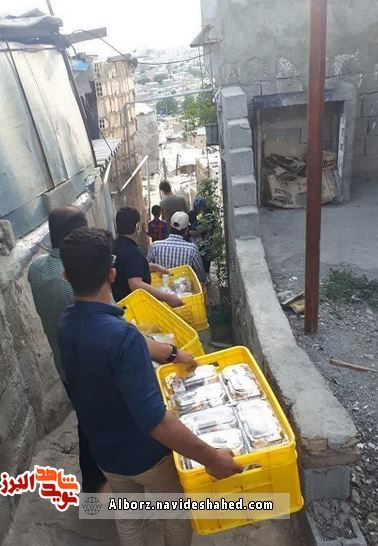 3هزار بسته غذایی توسط جهادگران حوزه ۱۲۱ شهید باکری در منطقه حصار کرج توزیع شد 3هزار بسته غذایی توسط جهادگران حوزه ۱۲۱ شهید باکری در منطقه حصار کرج توزیع شد
