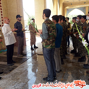 گلزار شهدای شهر تاکستان غباروبی شد گلزار شهدای شهر تاکستان غباروبی شد