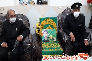 خانواده شهدا میزبان کاروان «زیر سایه خورشید» در جیرفت خانواده شهدا میزبان کاروان «زیر سایه خورشید» در جیرفت