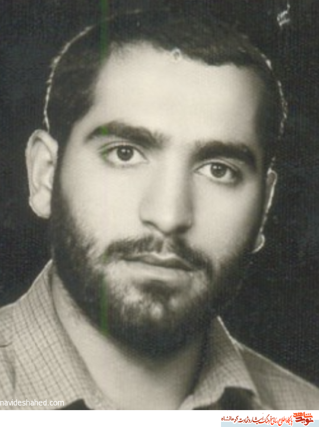 میزی که پشت آن نشسته‌اید بر دریایی از خون شهدا استوار است