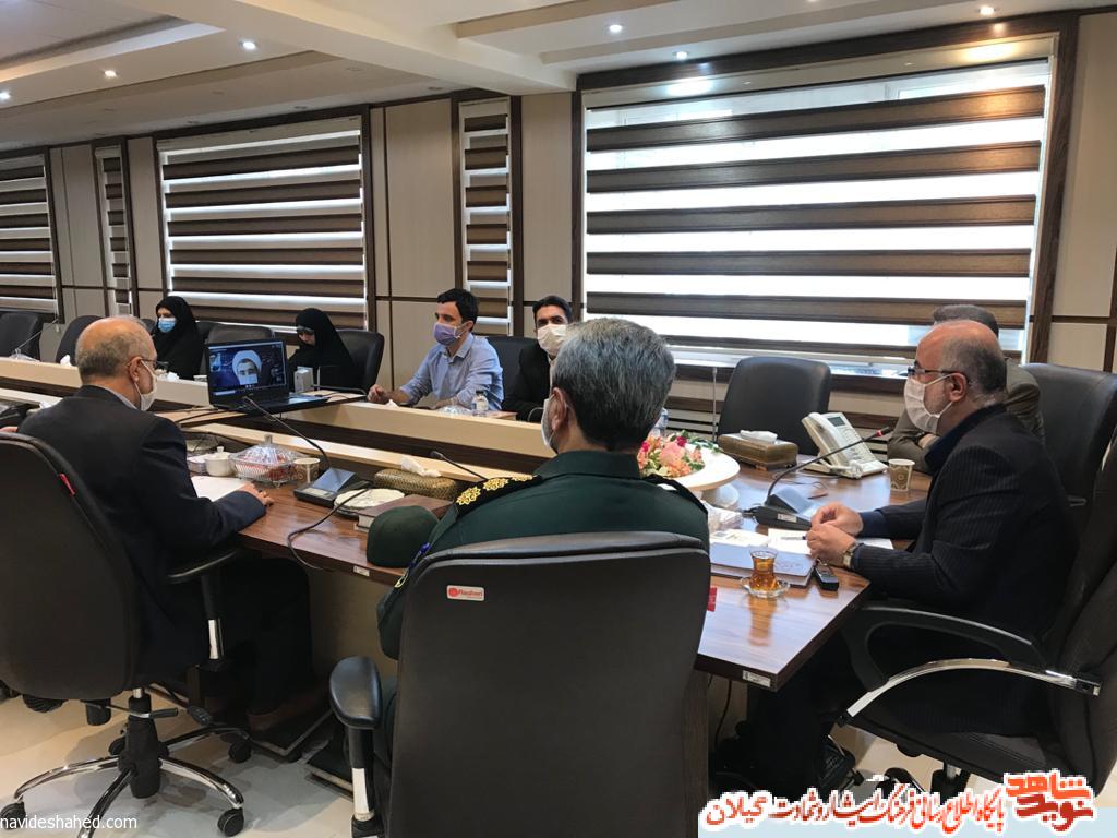 باید به دنبال شکلگیری عنصر ایثار در دامان خانواده بگردیم باید به دنبال شکلگیری عنصر ایثار در دامان خانواده بگردیم