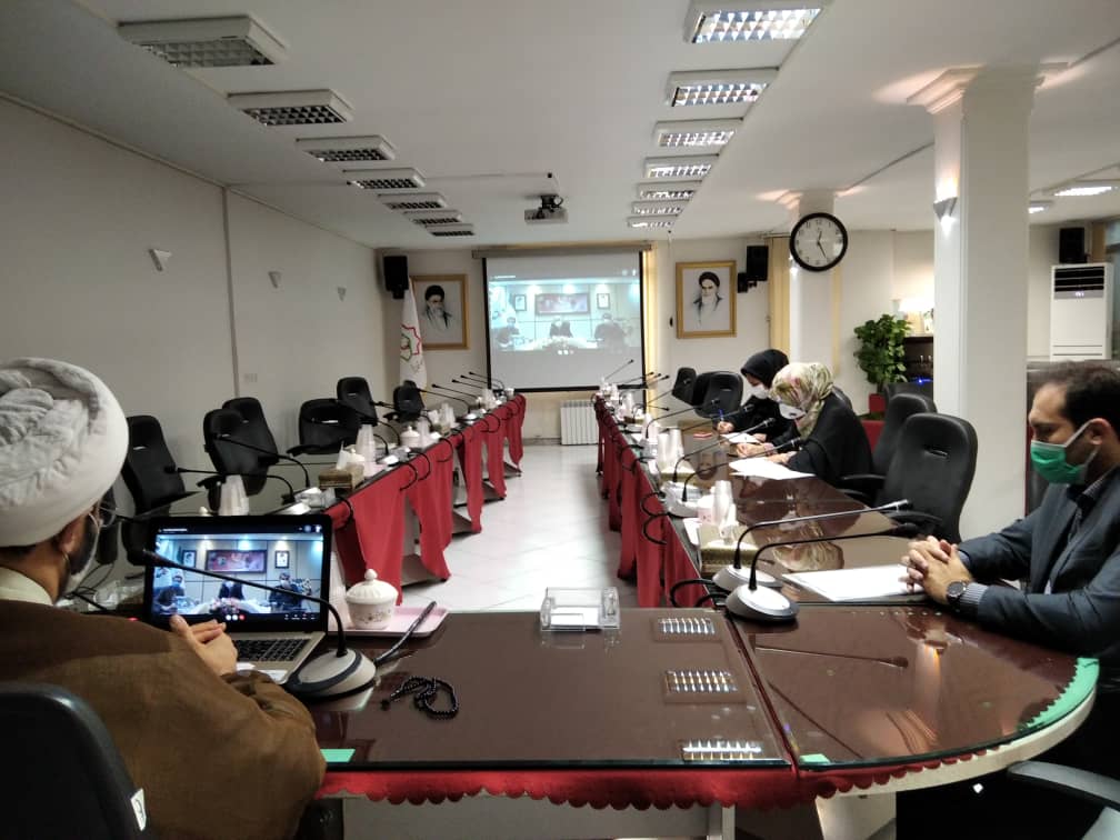 باید به دنبال شکلگیری عنصر ایثار در دامان خانواده بگردیم باید به دنبال شکلگیری عنصر ایثار در دامان خانواده بگردیم