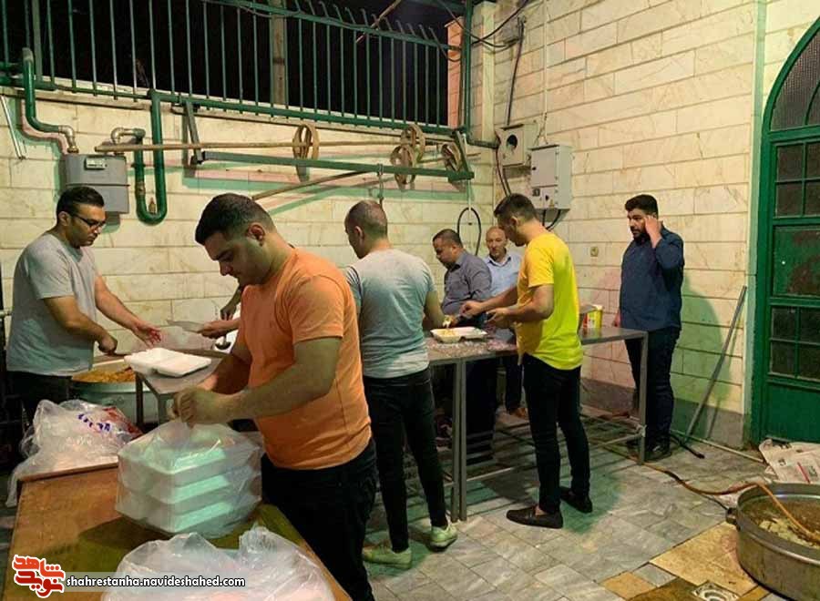 توزیع 1200 پرس غذای گرم و 110 سبد کالا در مناطق محروم جنوب تهران توزیع 1200 پرس غذای گرم و 110 سبد کالا در مناطق محروم جنوب تهران
