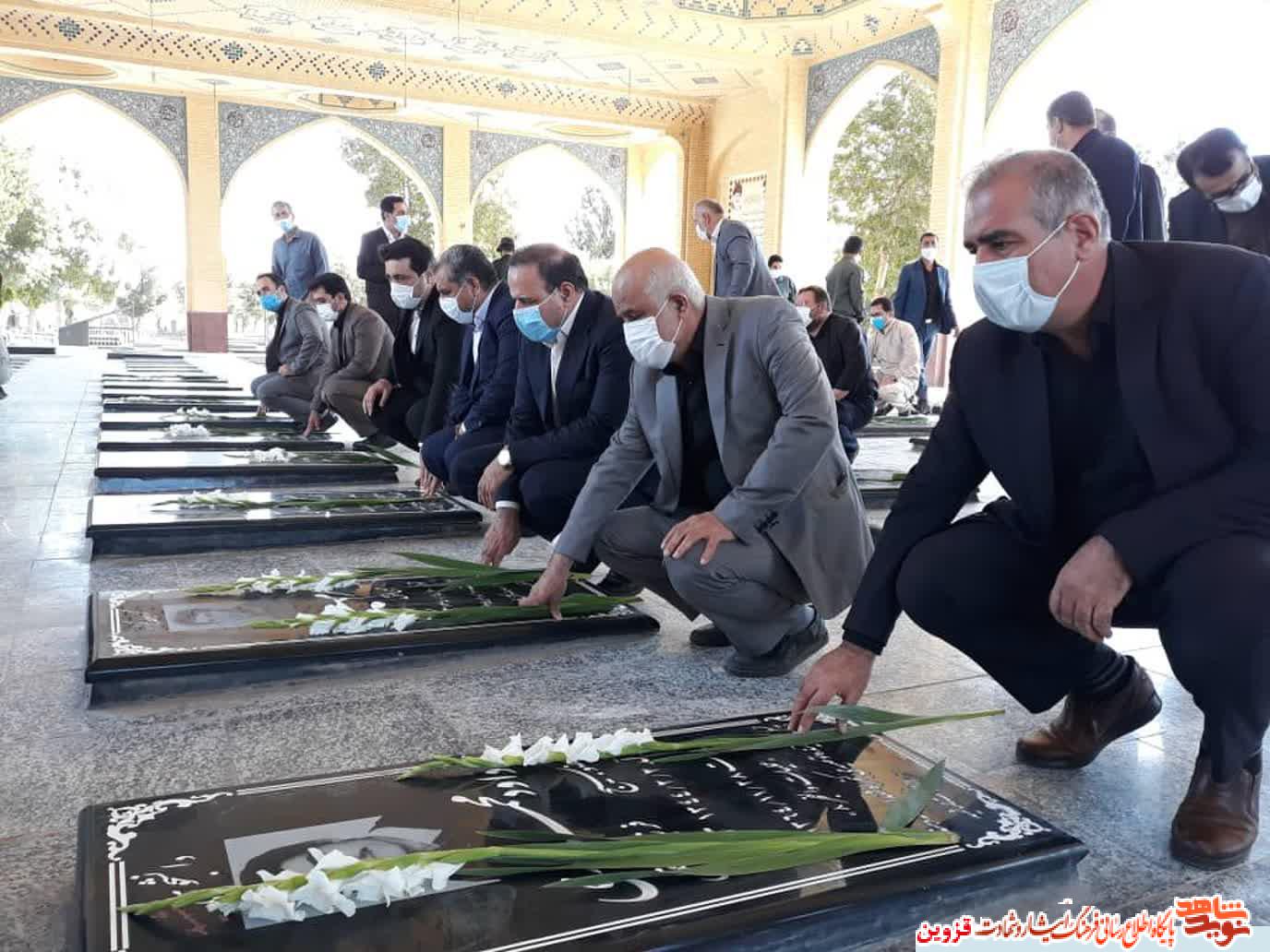 استاندار قزوین با آرمانهای شهدا تجدید بیعت کرد استاندار قزوین با آرمانهای شهدا تجدید بیعت کرد