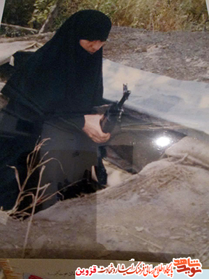 خانه رزمندگان، خیاطخانه زنان برای دوخت لباسهای کردی بود خانه رزمندگان، خیاطخانه زنان برای دوخت لباسهای کردی بود