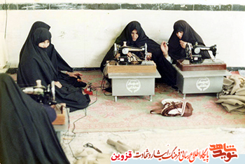 خانه رزمندگان، خیاطخانه زنان برای دوخت لباسهای کردی بود خانه رزمندگان، خیاطخانه زنان برای دوخت لباسهای کردی بود