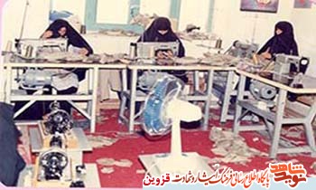 خانه رزمندگان، خیاطخانه زنان برای دوخت لباسهای کردی بود خانه رزمندگان، خیاطخانه زنان برای دوخت لباسهای کردی بود