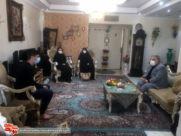 دیدار با خانواده شهید مدافع سلامت دیدار با خانواده شهید مدافع سلامت