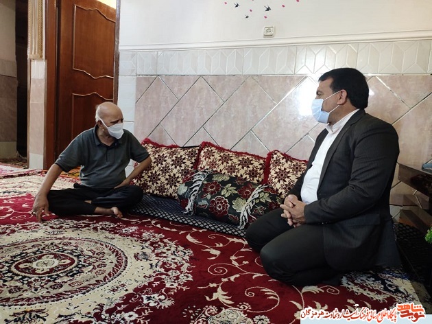 تجلیل از خانواده دو شهید مرزبانی در شهرستان رودان تجلیل از خانواده دو شهید مرزبانی در شهرستان رودان