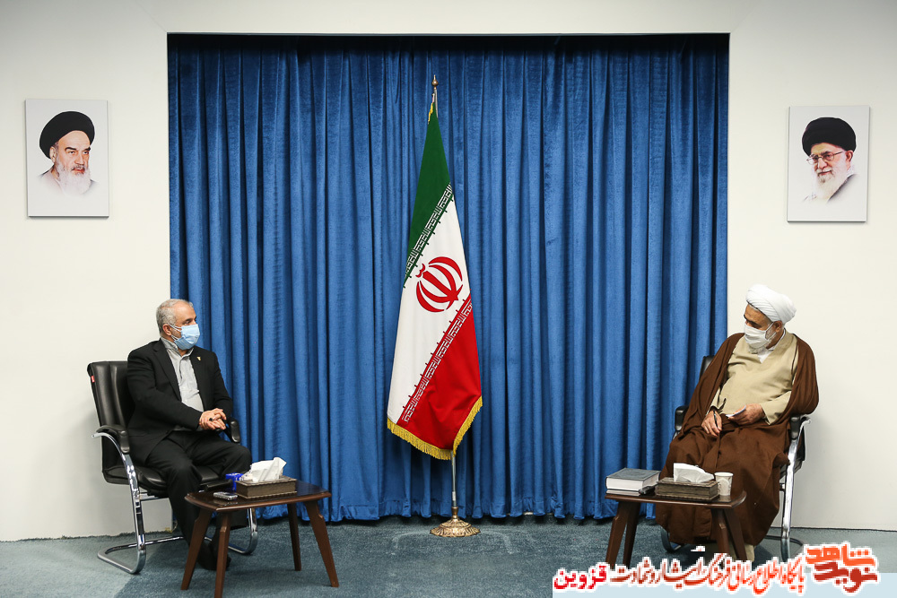 تکریم خانوادههای شهدا وظیفه ماست تکریم خانوادههای شهدا وظیفه ماست