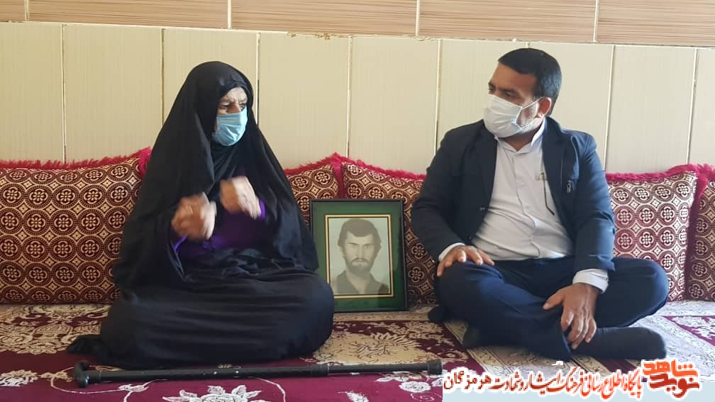 تجلیل جمعی از خانواده شهدا و ایثارگران در بشاگرد تجلیل جمعی از خانواده شهدا و ایثارگران در بشاگرد