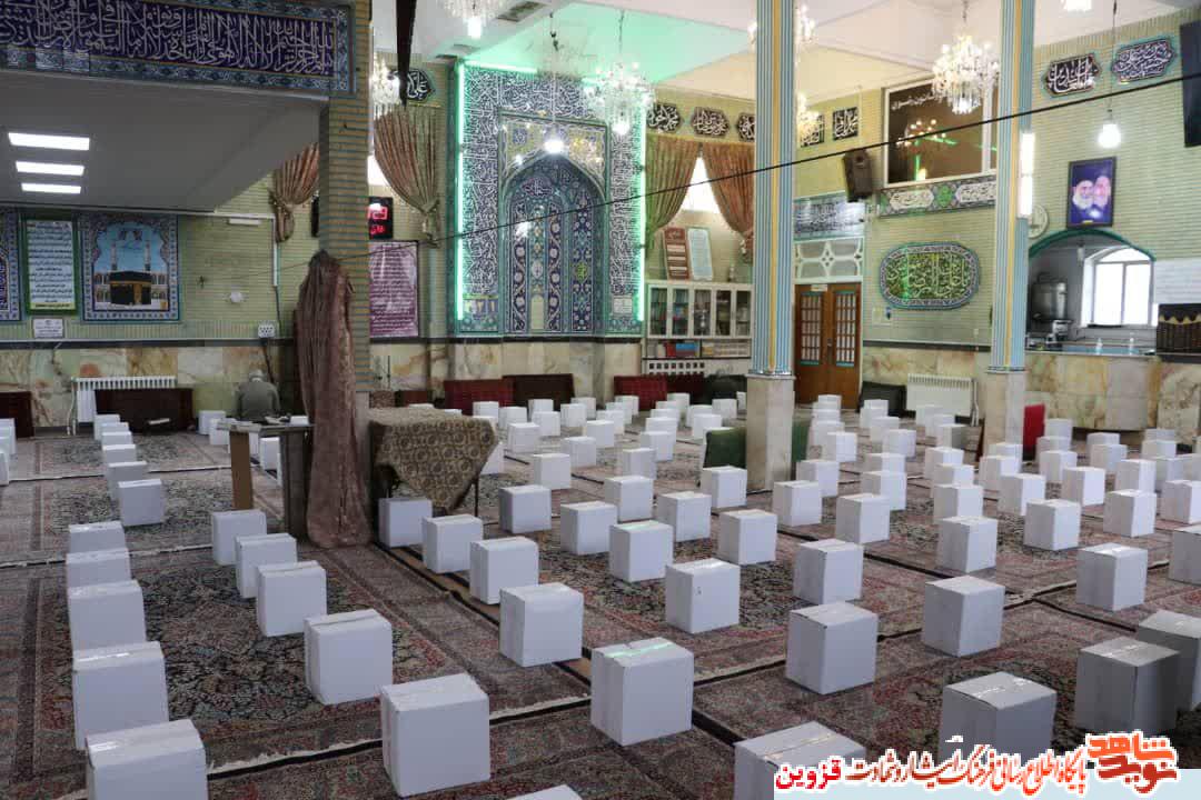 ایثار ادامه دارد/ندای همدلی برادر شهید حدادزادگان و خیران با نیازمندان در جنوب قزوین ایثار ادامه دارد/ندای همدلی برادر شهید حدادزادگان و خیران با نیازمندان در جنوب قزوین