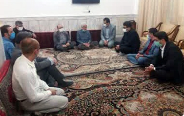 دیدار مسئولین آران و بیدگل با خانواده شهدا در روز ولادت امام عصر (عج)